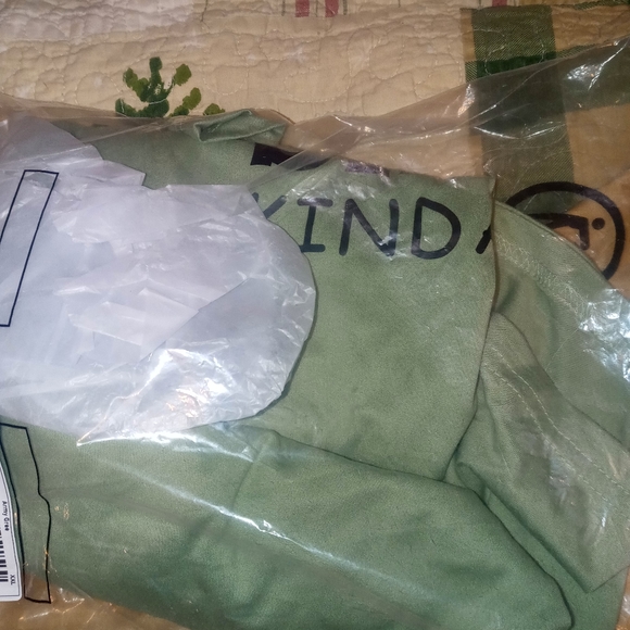 Tshirt- army green " Yellowstone" XXL  NWT - Picture 2 of 7